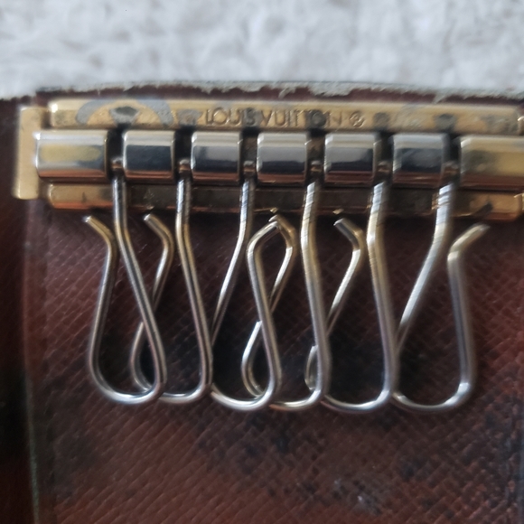 LV monogram keyholder - Picture 6 of 11